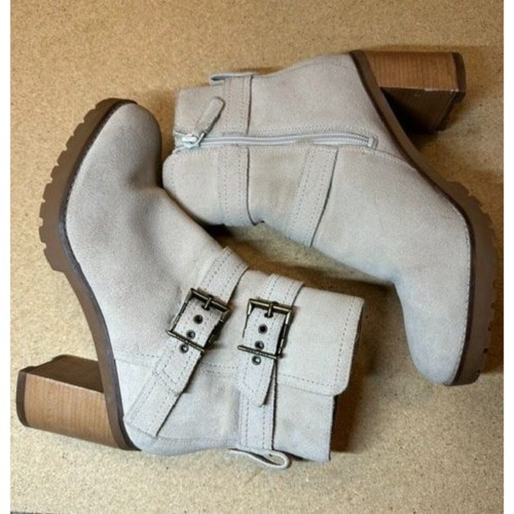 NWOB Cole Haan Grand 360 Ivory Suede Zip Ankle Boots Womens 8B Lug Sole